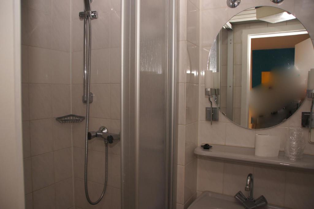 Hotel Paseo Aquisgrán Habitación foto